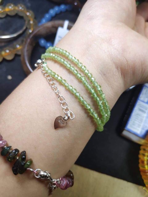 Vòng tay , vòng cổ Chuỗi prehnite cắt giác 2,5 ly