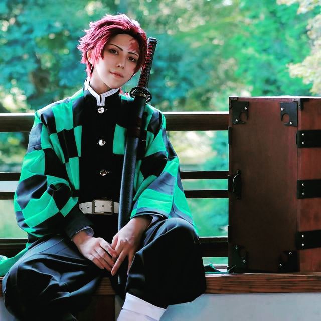 Đạo cụ cosplay Kimetsu Tanjiro đen bằng gỗ 1m | Baystore