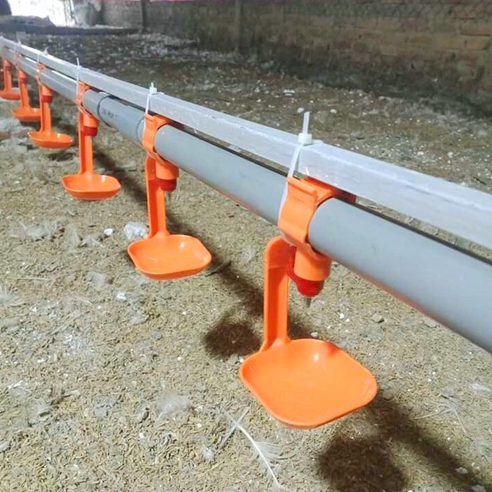 Máng uống tự động cho gà lắp ống 27 loại 1 quai có van 360 độ vàng cam