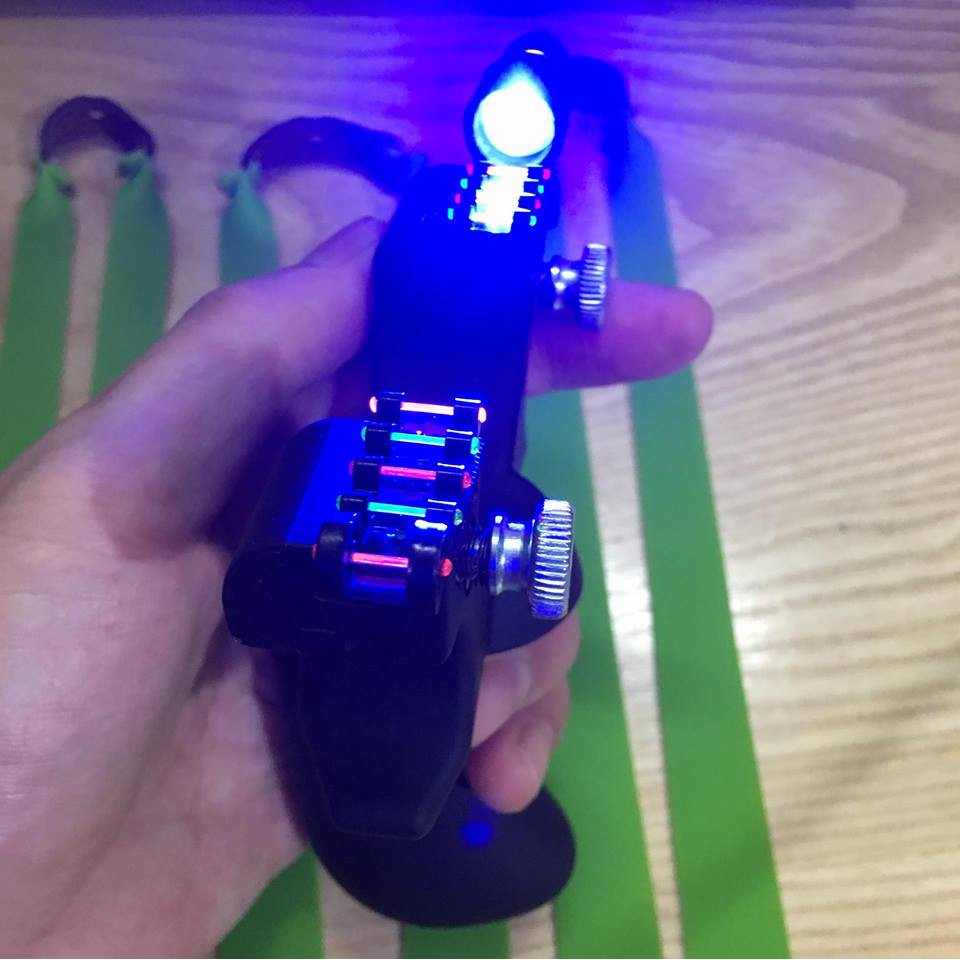 Ná cao su ABS Siêu cấp thước ngắm gắn đèn LAZE tặng 2 dây