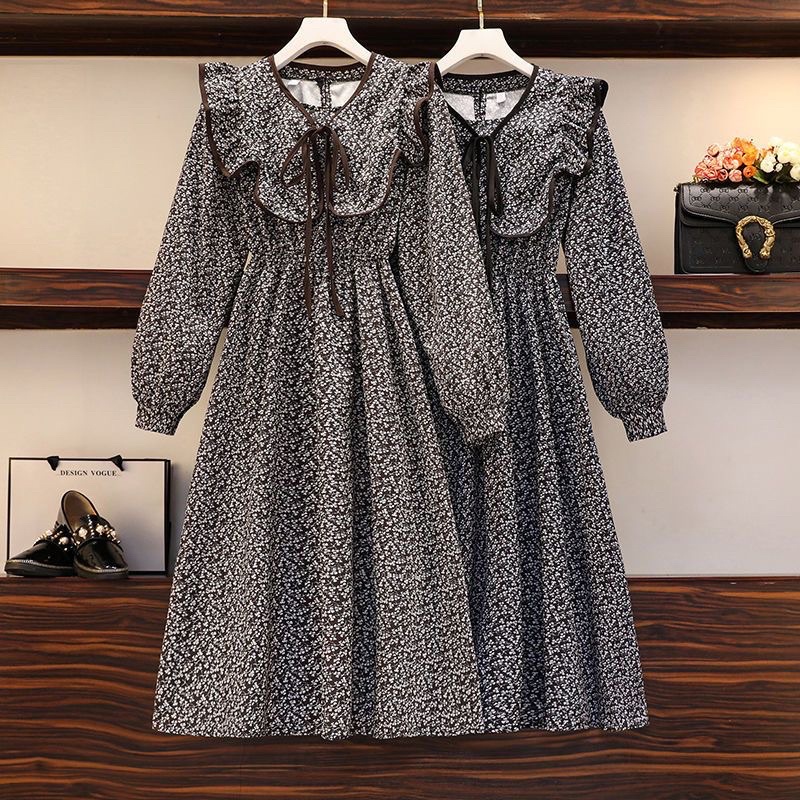 Đầm hoa nhí cổ búp bê dễ thương