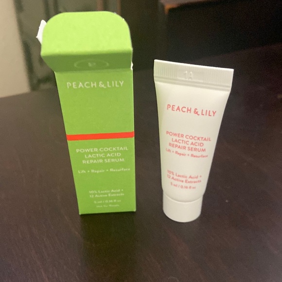 Tinh chất chống lão hóa giảm nhăn và thanh tẩy làn da Peach Lily Power Cocktail Lactic Acid Repair Serum