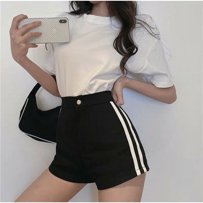 Quần shorts phối sọc lưng cao cá tính