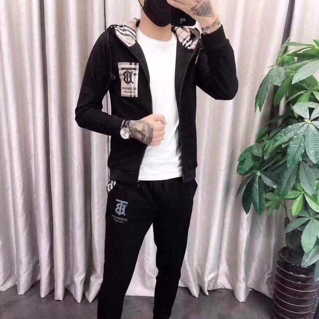 Gió BBR hàng QC loại 1 thời tiết này các a nên có 1 2 e áo này trong tủ ạ. Có 2 màu như hình đủ 3 sz xl 2xl 3xl nhé. 😍