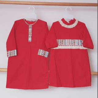 Cặp áo dài đỏ