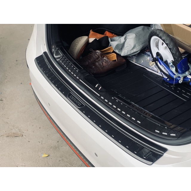 Ốp chống trầy cốp trong, ngoài cacbon xe Kia Cerato 2019- 2021 vân Carbon cao cấp