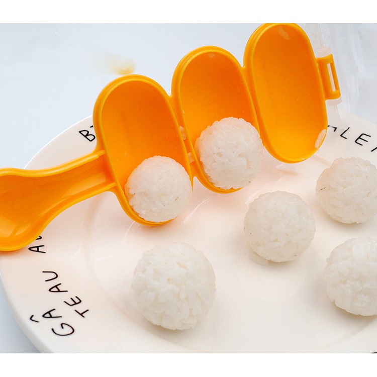 Khuôn cơm lắc tạo hình tròn kèm thìa siêu xinh ko kèm muôi