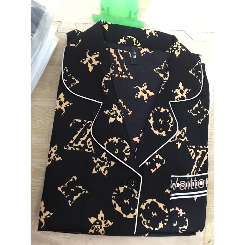 [Mã WASKT304 giảm 15% tối đa 30K đơn 99K] Bộ pijamma tay ngắn quần dài L V lụa satin cao cấp quảng châu | BigBuy360 - bigbuy360.vn