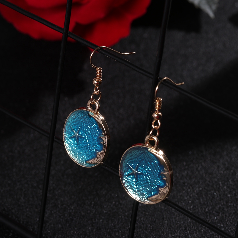 Khuyên tai dạng móc kiểu dáng đa dạng thời trang hình đẹp mắt