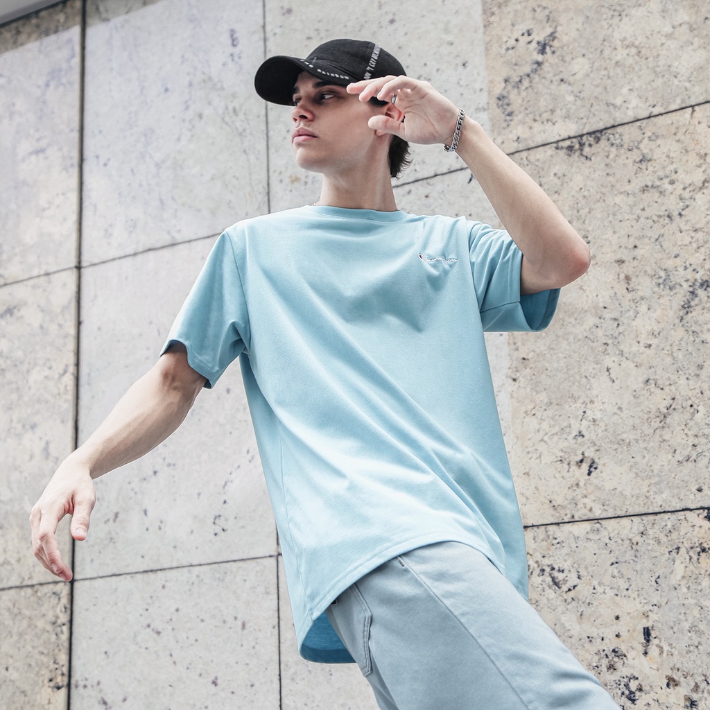 Áo Thun Champion Màu Xanh Trời Thêu Chữ Màu Trắng Chất Liệu 100% Cotton Thoáng Mát Form Rộng Thoải Mái