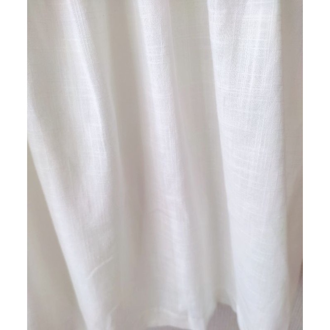 Đầm linen trắng thêu tay họa tiết hoa cho bé gái