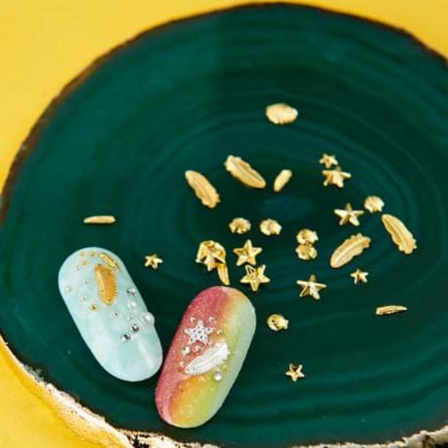 Hình sắt , xà cừ trang trí móng