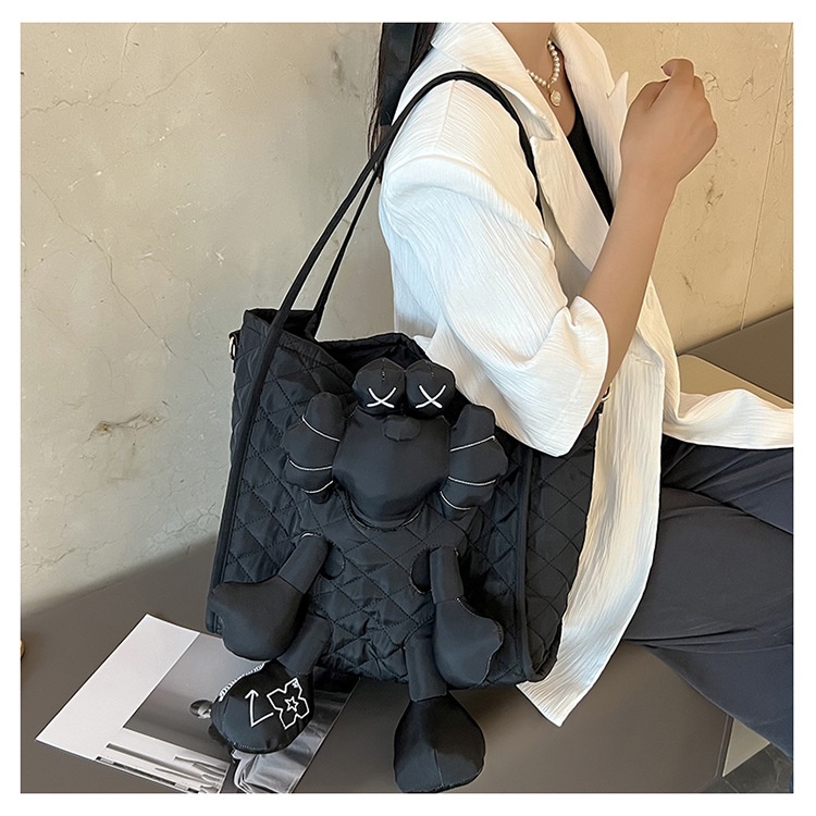 Túi Đeo Chéo Cỡ Lớn Màu Trơn Đính Búp Bê Thời Trang Mùa Thu 2022