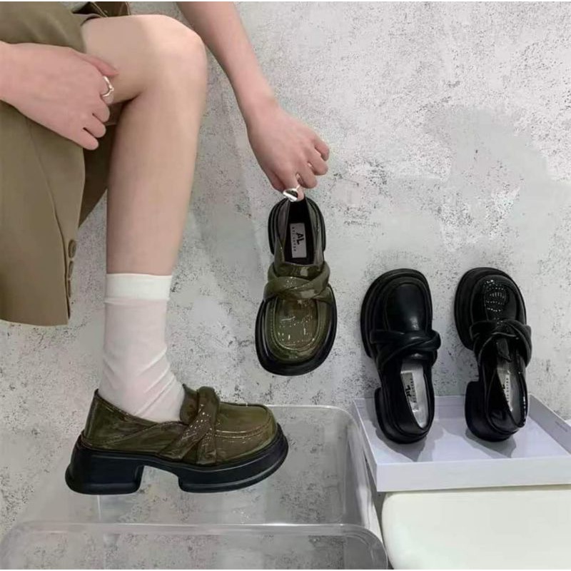 Giày ulzzang đế bánh mì ,giày lười da Hàn Quốc mẫu hot đế cao 5cm SẴN đen bóng sz 35
