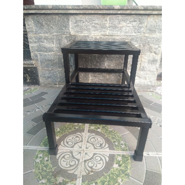 Bậc bước lên thềm cao. Đa đạng mẫu mã-kích thước.Mặt bậc sâu 25cm. Ngang 30-50cm. Mỗi bậc cao 15cm