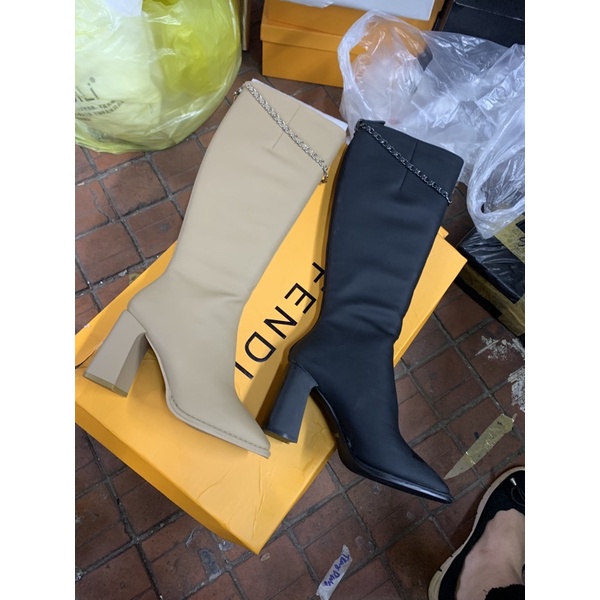 giày boots nữ bốt cổ cao gót vuông 9cm quai dây xích gối da mềm cao cấp (fullbox loại 1)