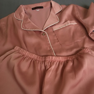 Bộ pijama lụa áo cộc- quần lửng màu hồng đỗ sz M
