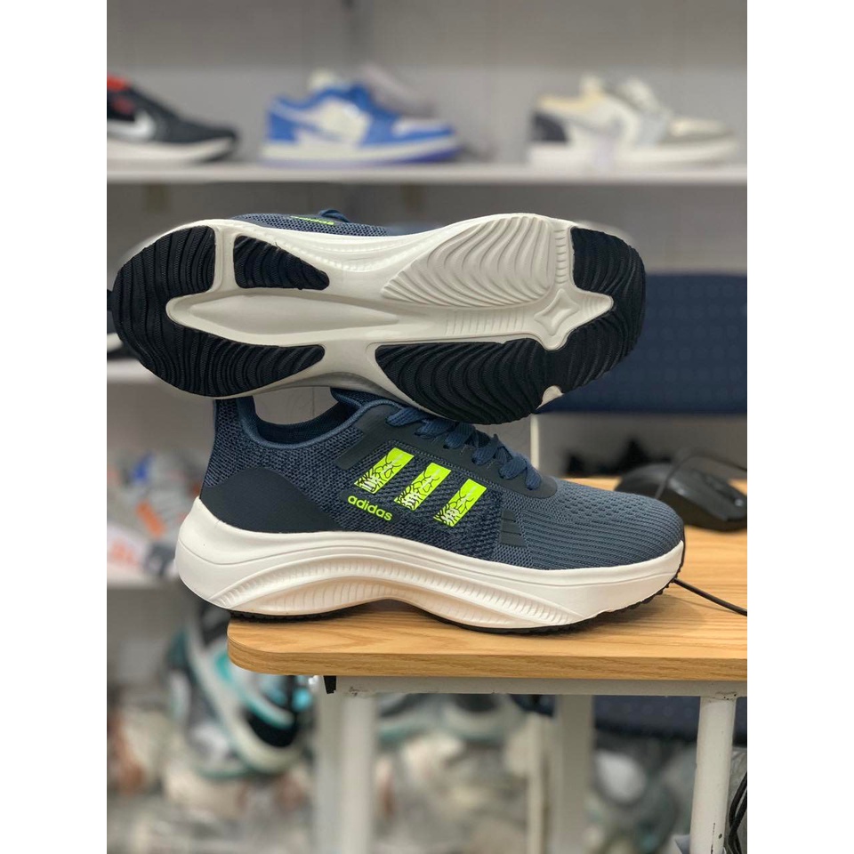 Giày thể thao siêu vạch xanh