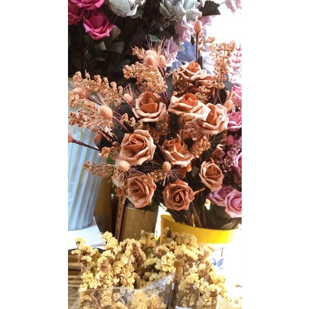 HOA HỒNG 3 BÔNG KÈM LAVENDER, TRANG TRÍ LỌ HOA