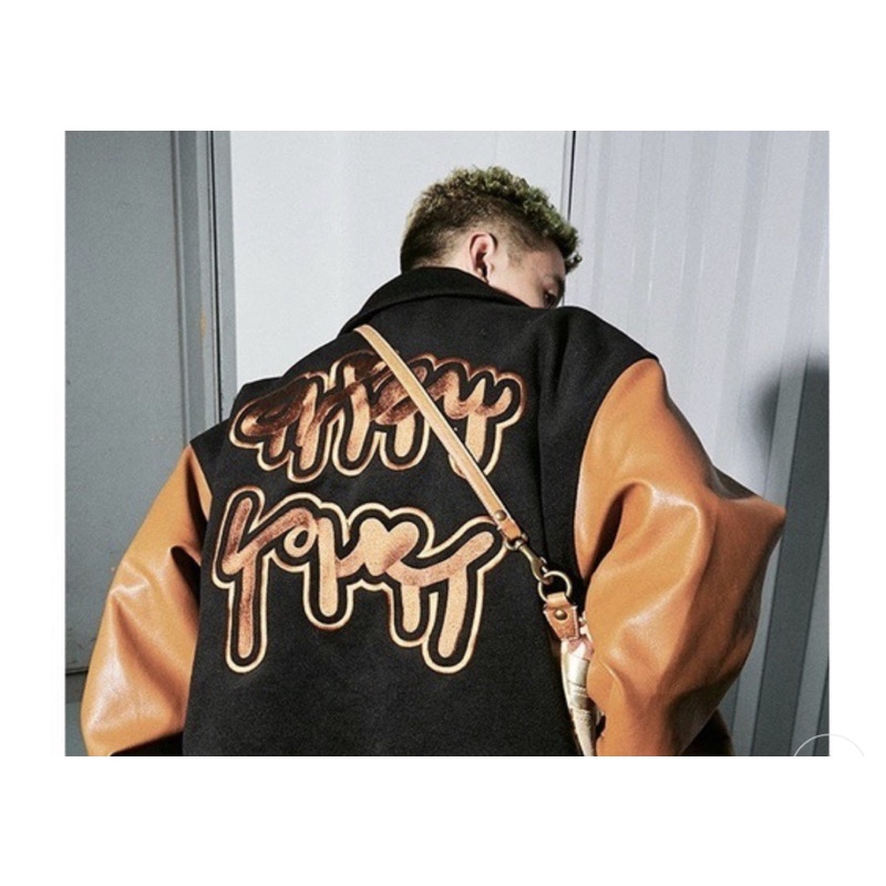 [DEAL SỐC] Áo khoác bomber - Jacket Varsity chữ thêu tay da phối màu nâu form rộng unisex nam nữ | BigBuy360 - bigbuy360.vn