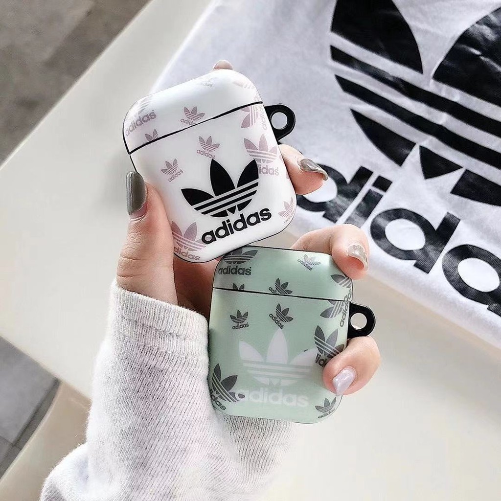 Vỏ Bảo Vệ Hộp Sạc Tai Nghe Airpods 1 / 2 Logo Adidas Xinh Xắn Ốp