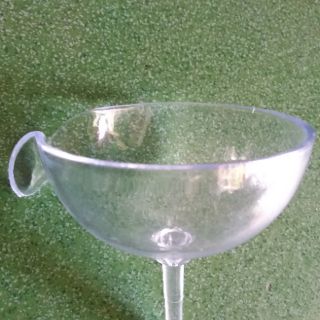 1 CHIẾC LY MỎ VỊT (THÁP LY SAMP)
