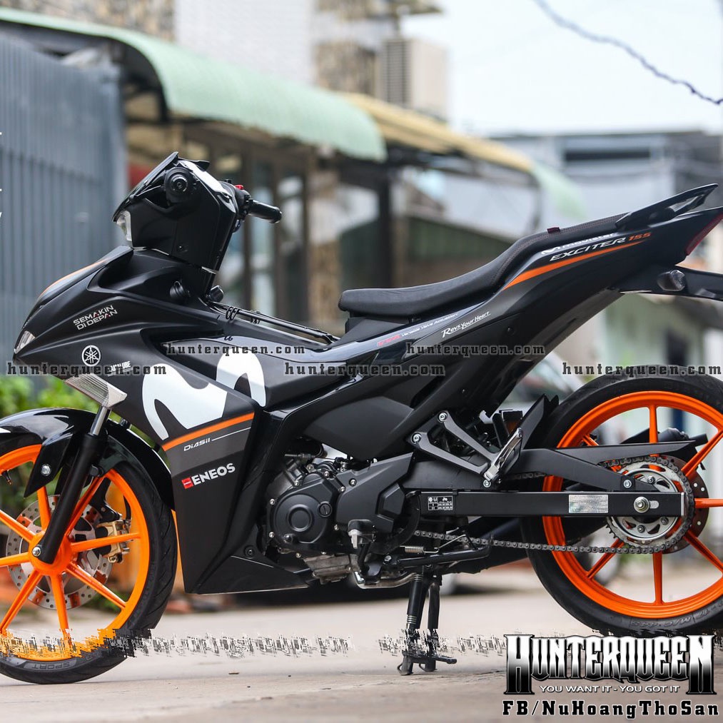 Tem rời in UV cao cấp. Mẫu Movistar trên nền decal nhám cực ngầu. Dán Exciter 155 màu đen nhám, kích thước chuẩn