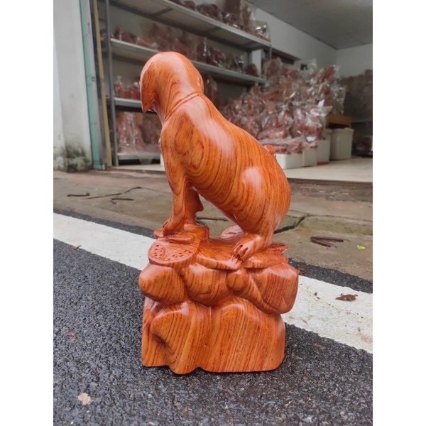 Tượng con chó gỗ hương cao 30 cm