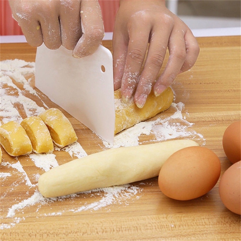 DỤNG CỤ CẮT BỘT BÁNH, PHẾT KEM BÁNH BẰNG NHỰA