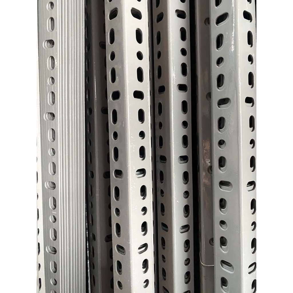 Thanh sắt V Lỗ 4x4cm dày 1,7 ly - dài 80cm
