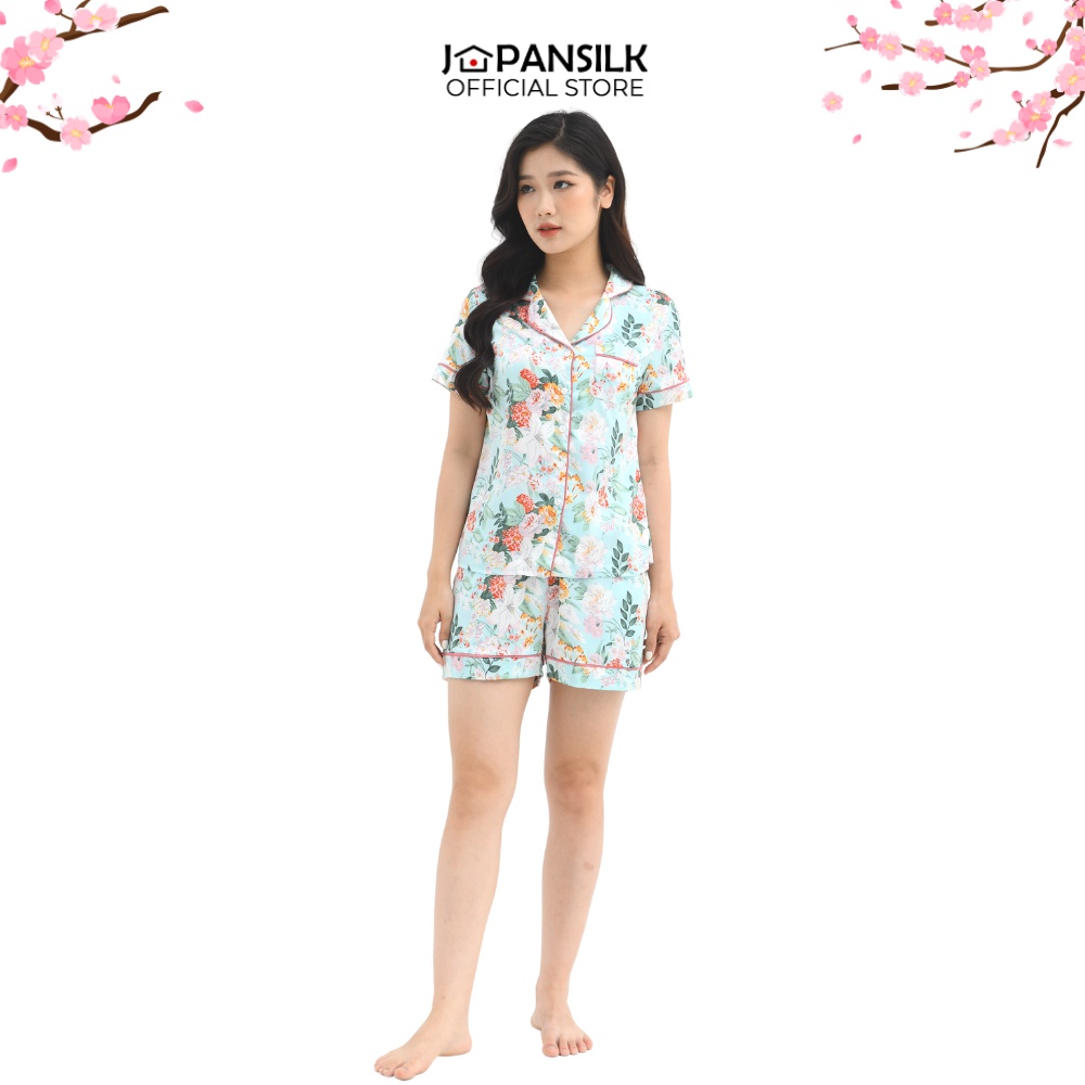 Đồ ngủ bộ Pijama lụa mặc ở nhà JAPAN SILK, áo cộc quần đùi họa tiết hoa loa kèn trắng nền xanh nhẹ dịu tươi mát BC047