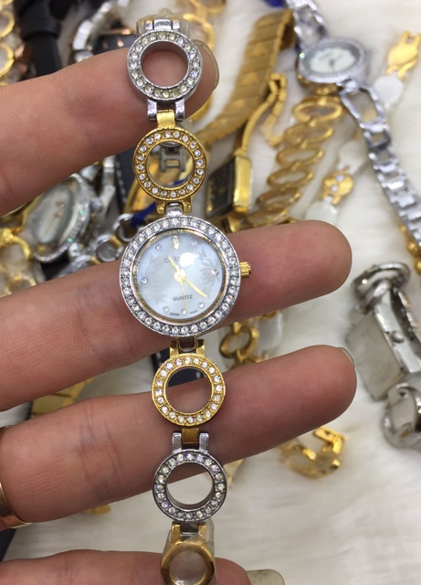 Đồng hồ Nữ Babila dây kim loại BL299