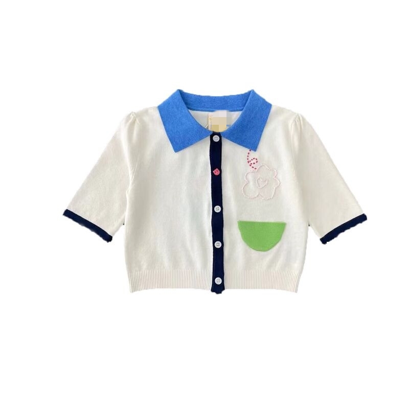 Áo Croptop Tay Ngắn Phối Nút Hoạ Tiết Hoa Thêu Nữ Tính | BigBuy360 - bigbuy360.vn