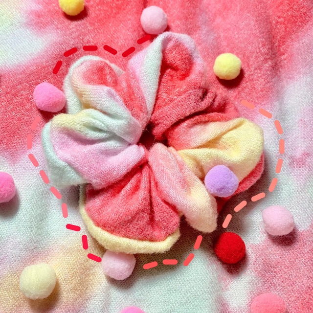Cột tóc Scrunchies mẫu loang màu