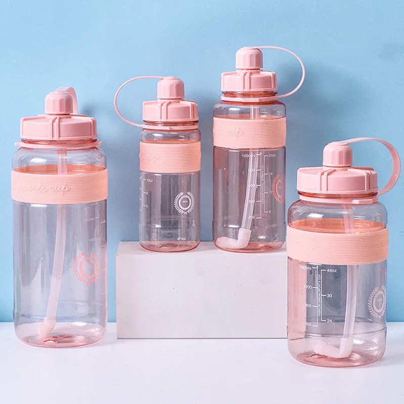 Bình đựng nước thể thao tập gym đi học từ 0,6 - 2 lít chai nhựa 1l 2l chia vạch tặng dây đeo vòi ống hút cute 88322