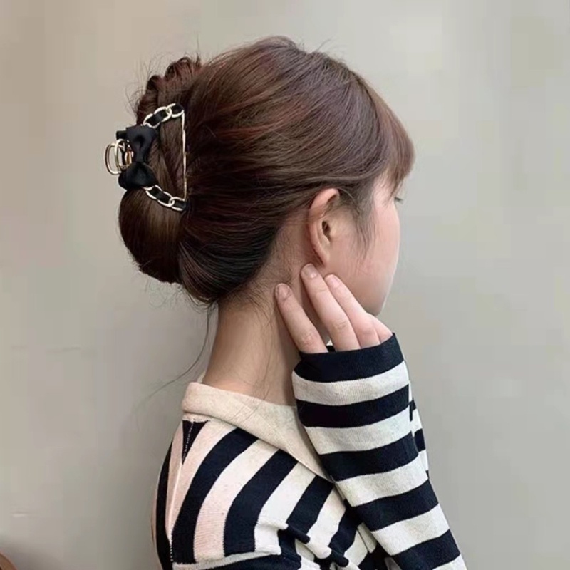 Kẹp Tóc Hình Cá Mập Phối Dây Xích Kim Loại Phong Cách Hàn Quốc