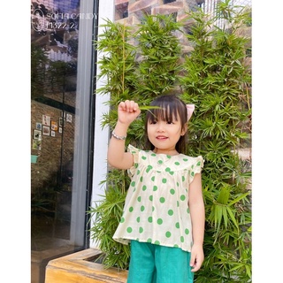 Bộ Sofia chấm bi và quần linen xanh lửng