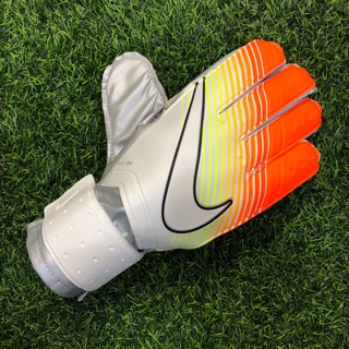Găng tay thủ môn Nike