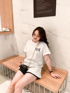 Áo thun chữ thêu