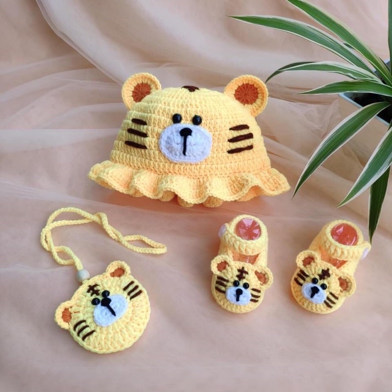 Mũ len đáng yêu kèm giày cho bé