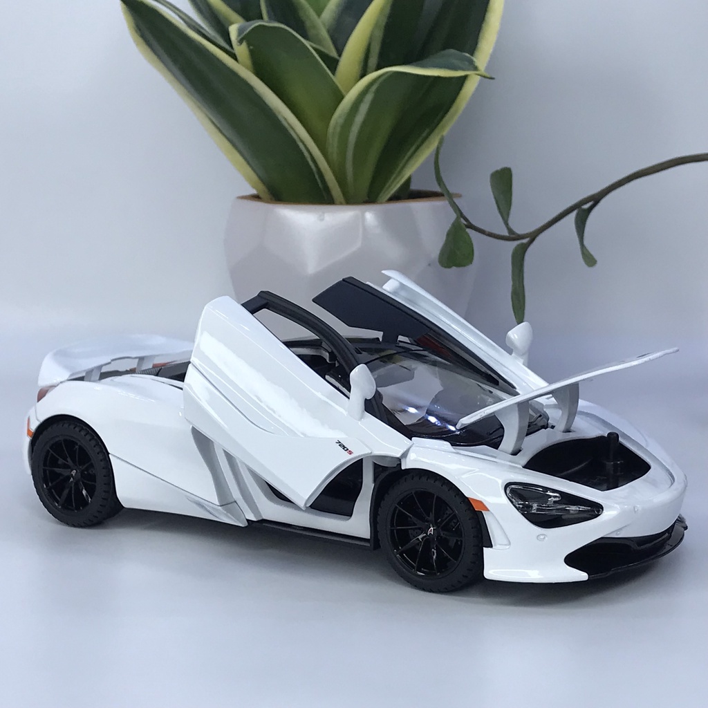 Mô hình siêu xe Mclaren 720S tỷ lệ 1:24 bằng kim loại
