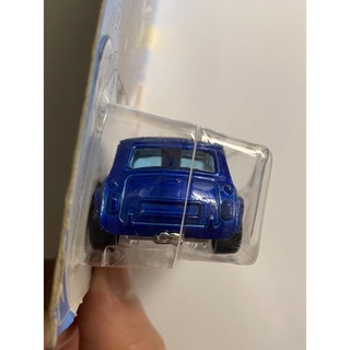 Xe mô hình Hot Wheels Morris Mini, Hotwheels Basic Tem Michelin