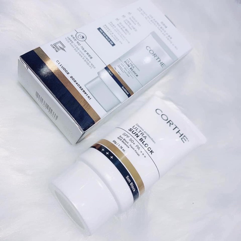 Kem chống nắng Corthe (Dermoessential ultra light sunblock)