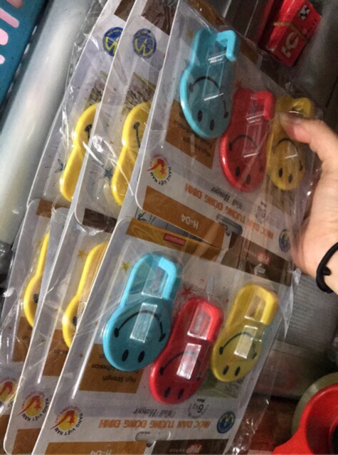 Combo 10VĨ  móc dán tường có đinh đóng vào tường loại 3cái cùng mẫu