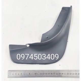 Chắn bùn bánh Mazda 323
