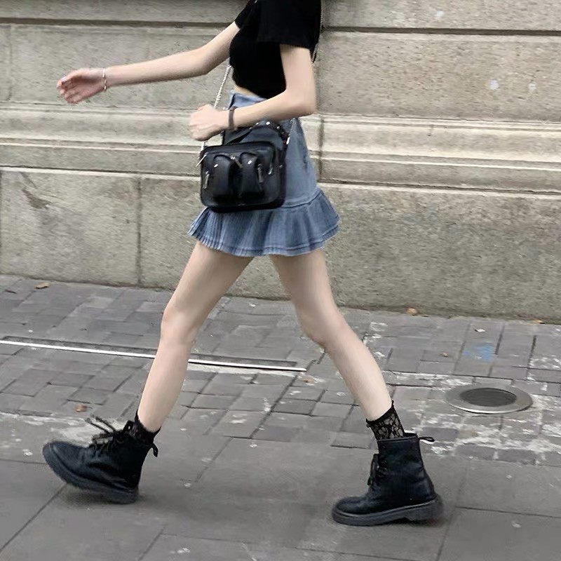 Chân váy ngắn jean phối đuôi cá xếp li | BigBuy360 - bigbuy360.vn