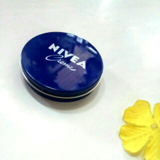 Kem dưỡng ẩm mềm da Nivea 30ml , Germany .