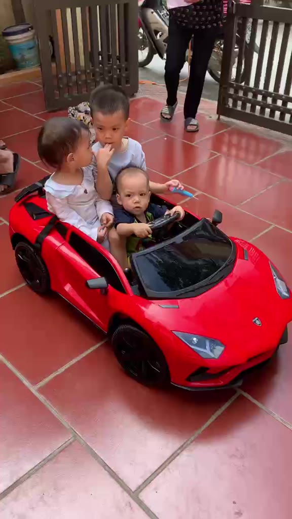 Xe ô tô điện trẻ em Lamborghini LT998 Hzbb866 HT9588 cho bé từ 1-5 tuổi