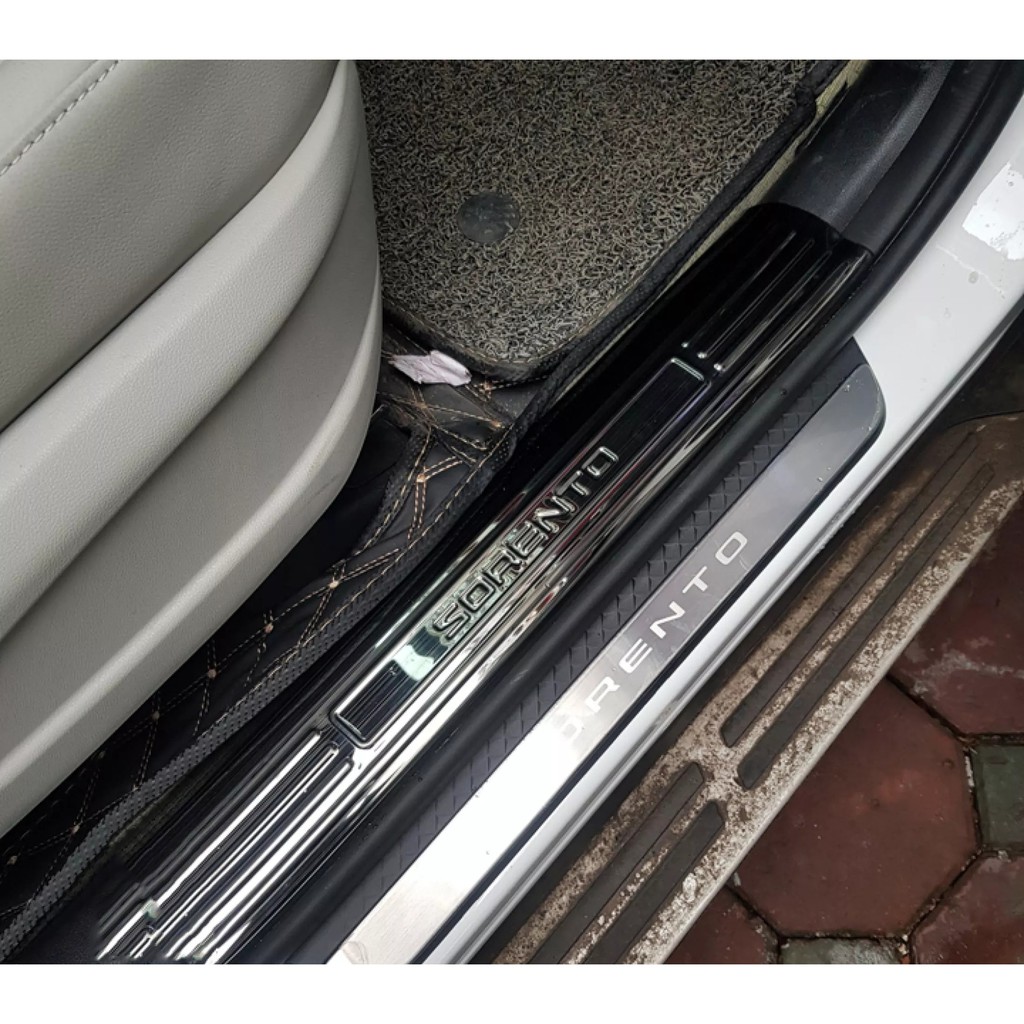 Ốp bậc cửa, nẹp bước chân xe Kia Sorento 2021 2022 2023 mẫu titan cao cấp - 4 ốp