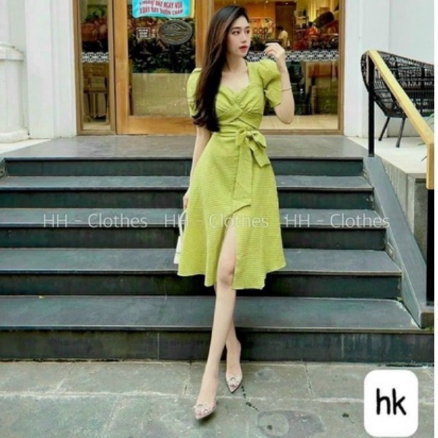 Váy xòe buộc nơ cổ cách điệu